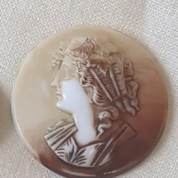 Victorian Edwardian Shell Cameo • 1880–1920 Carved Lady - Picture 4 of 4